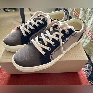 NIB Taos Plim Soul, Black/Gray Multi, size 10 women’s